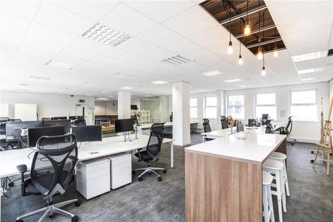Office to rent - High Court, Leeds, West Yorkshire