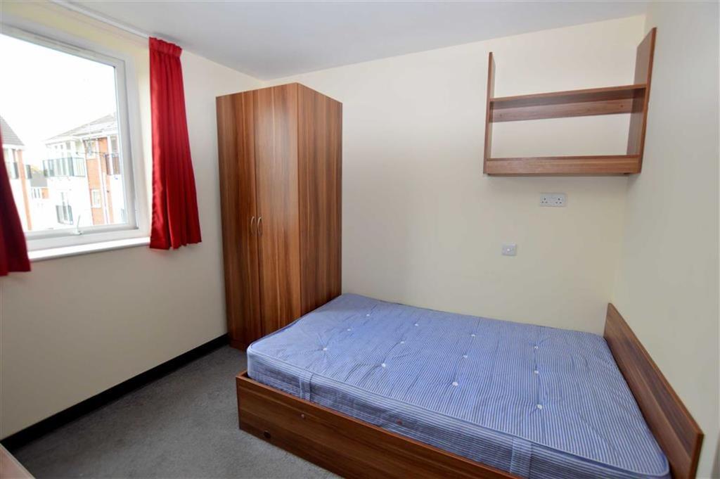 Fawley Bridge, Loddon House, Reading 1 bed in a house share £693 pcm