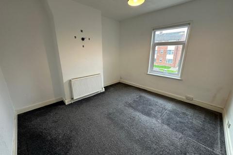 3 bedroom terraced house to rent, Ford Lane, Crewe