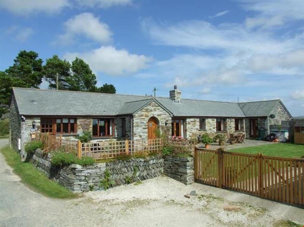 Nr. Trebarwith Strand and Delabole, Cornwall, PL33 3 bed barn