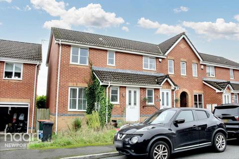 3 bedroom semi-detached house to rent, Bishpool View, Newport