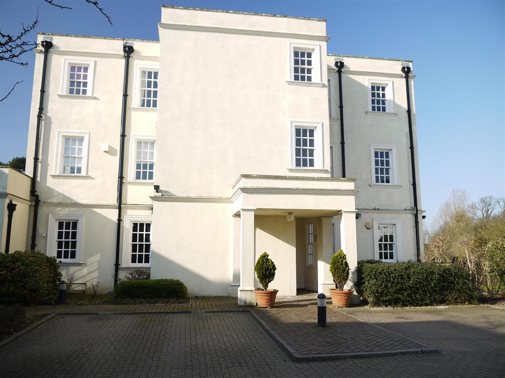Highfield Lane, Tyttenhanger, St Albans, AL4 0LE 2 bed flat £1,295
