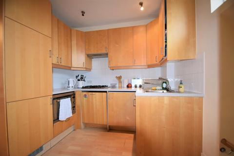 2 bedroom apartment to rent, Chiswick High Road, W4