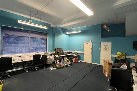 Office to rent - 151-153 Wincolmlee, Hull, East Riding Of Yorkshire, HU2