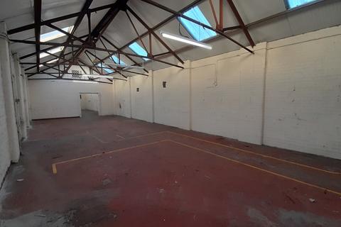 Industrial unit to rent - Kingston Industrial Estate, English Street, Hull, East Yorkshire, HU3 2BU