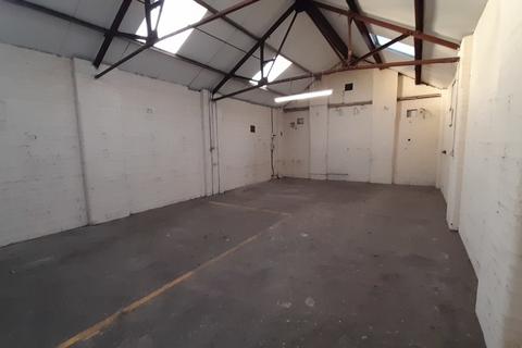 Industrial unit to rent - Kingston Industrial Estate, English Street, Hull, East Yorkshire, HU3 2BU