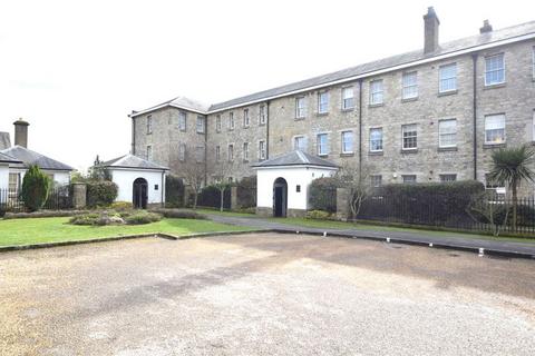 3 bedroom apartment to rent, 5 St Andrews Park, Tarragon Road