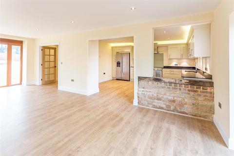 4 bedroom barn conversion to rent, Winterbourne, Newbury, Berkshire, RG20