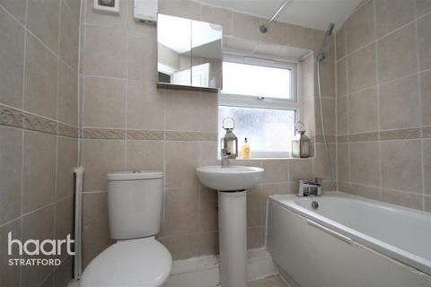 3 bedroom flat to rent, Chesterton Terrace, London