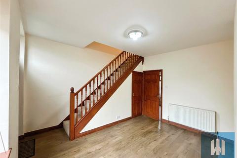 2 bedroom terraced house to rent, Grasscroft Road, Marsh, Huddersfield, HD1