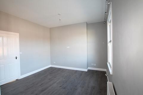 2 bedroom apartment to rent, , HU16