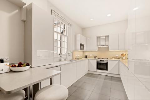 4 bedroom flat to rent, Wynnstay Gardens, Allen Street, Kensington, London
