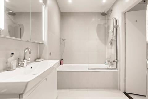 4 bedroom flat to rent, Wynnstay Gardens, Allen Street, Kensington, London