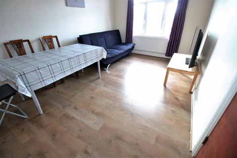 , TWICKENHAM, TW2