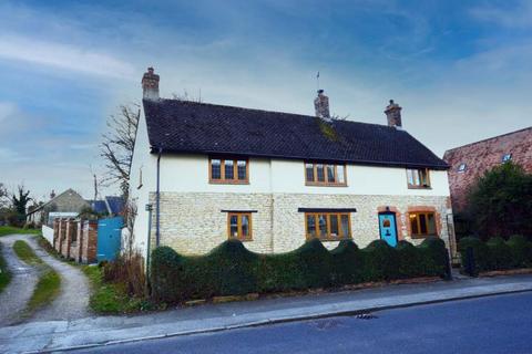 3 bedroom detached house to rent, High Street, Stoke Goldington, MK16