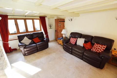 3 bedroom detached house to rent, High Street, Stoke Goldington, MK16