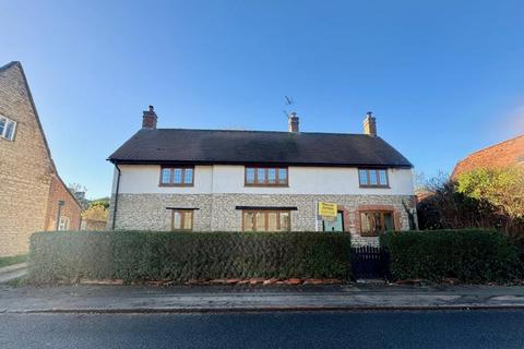 3 bedroom detached house to rent, High Street, Stoke Goldington, MK16