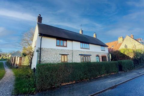 3 bedroom detached house to rent, High Street, Stoke Goldington, MK16