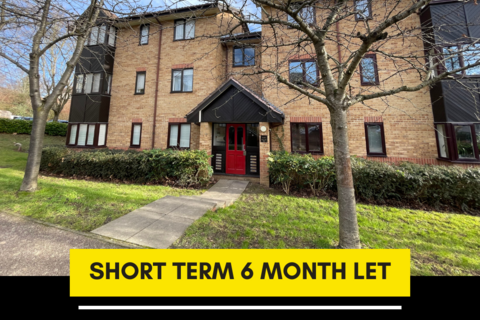 2 bedroom flat to rent, Centre Drive, Epping, CM16