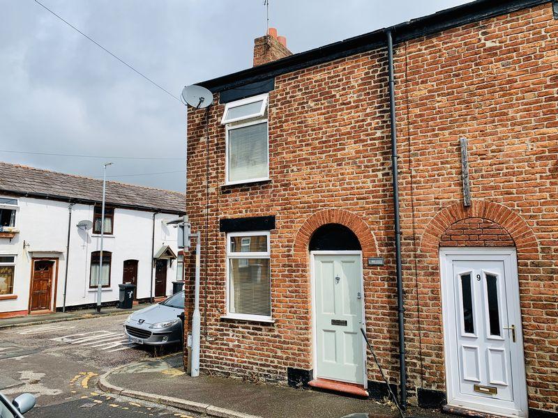 Heywood Street, Congleton 2 bed end of terrace house £495 pcm (£114 pw)