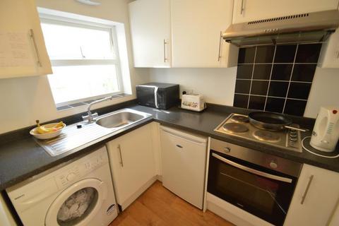 2 bedroom flat to rent, Alma Road, Windsor