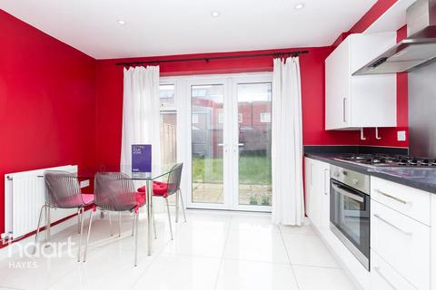 3 bedroom townhouse to rent, Fremantle Way, Hayes