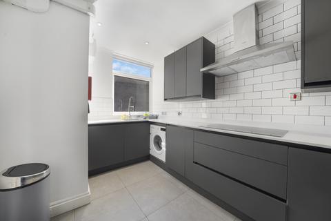 4 bedroom apartment to rent, Bethnal Green Road, London, E2