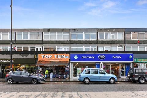 4 bedroom apartment to rent, Bethnal Green Road, London, E2