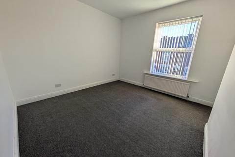 2 bedroom terraced house to rent, Charles Street, Stockport