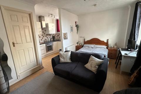 undefined, Commercial Road, London, E14