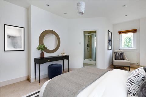 2 bedroom flat to rent, Rowallan Road, Fulham, London