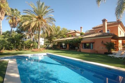 4 bedroom villa, Altos Reales, Marbella, Malaga