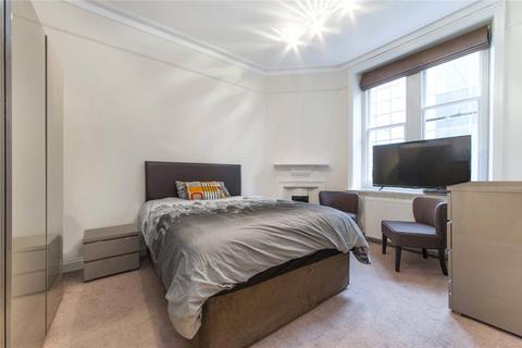 Studio to rent, Charing Cross Road, Covent Gardens, London, WC2H