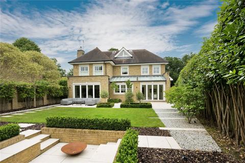 5 bedroom detached house to rent, Gainsborough Place, Cobham, Surrey, KT11