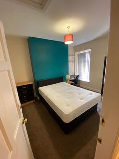 4 bedroom flat to rent - 4 Bed Student property on Smithdown Road, L15 Available July 2024