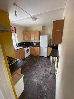 4 bedroom flat to rent, 4 Bed Student property on Smithdown Road, L15 Available July 2025