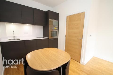 1 bedroom flat to rent, Scimitar House - Romford - RM1