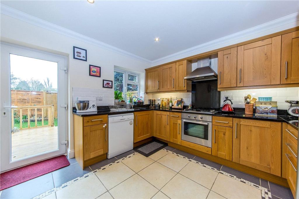St. James Road, Harpenden 4 bed semidetached house £2,495 pcm (£576 pw)