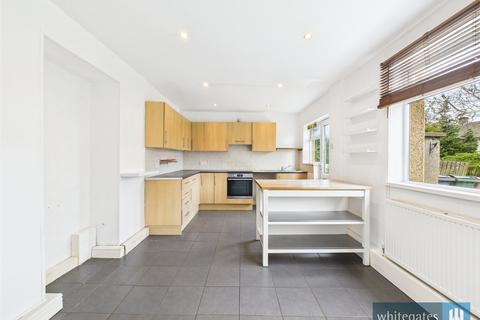 3 bedroom terraced house to rent, Gillingham Green, Bradford, West Yorkshire, BD4