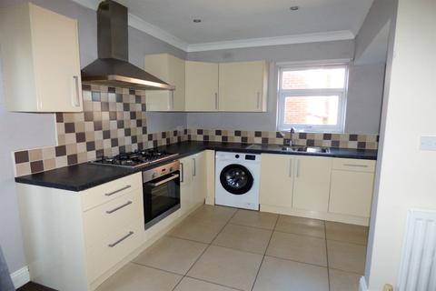 3 bedroom semi-detached house to rent, Oakfield Road, Lobley Hill