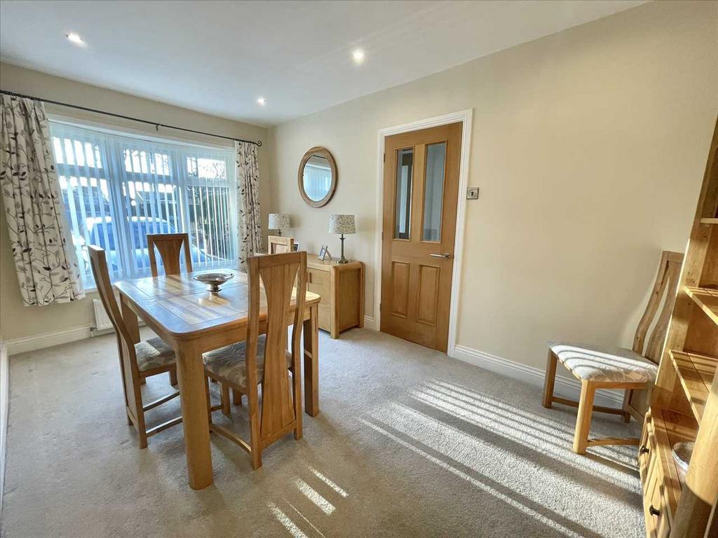 DINING ROOM (front)