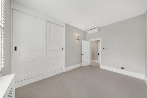 3 bedroom flat to rent, St Mary Abbots Court, Warwick Gardens, London