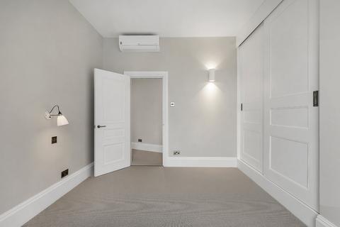 3 bedroom flat to rent, St Mary Abbots Court, Warwick Gardens, London