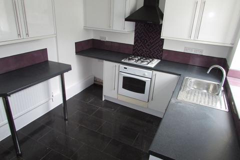 2 bedroom terraced house to rent, Newhey Road Milnrow.