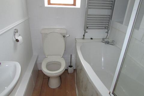 2 bedroom terraced house to rent, Newhey Road Milnrow.