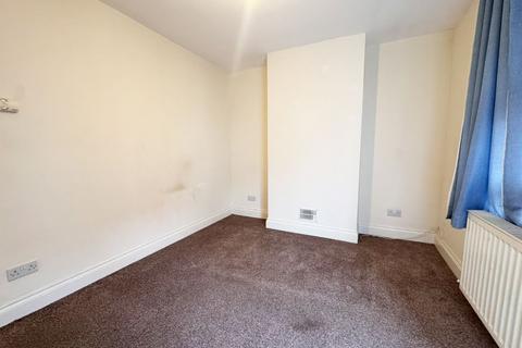 2 bedroom terraced house to rent, Lawrence Street, Gillingham