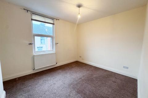 2 bedroom terraced house to rent, Lawrence Street, Gillingham