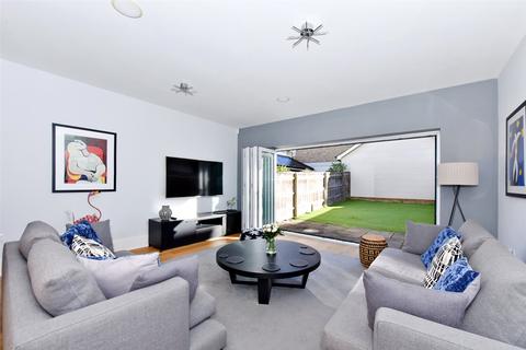 3 bedroom terraced house to rent, Hawtrey Road, Windsor, Berkshire, SL4