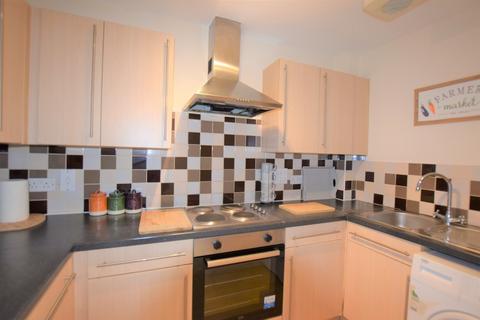 2 bedroom apartment to rent, Whitehall Drive, Lower Wortley