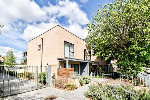 2 bedroom semi-detached house to rent, Flamsteed Close, Cambridge, CB1